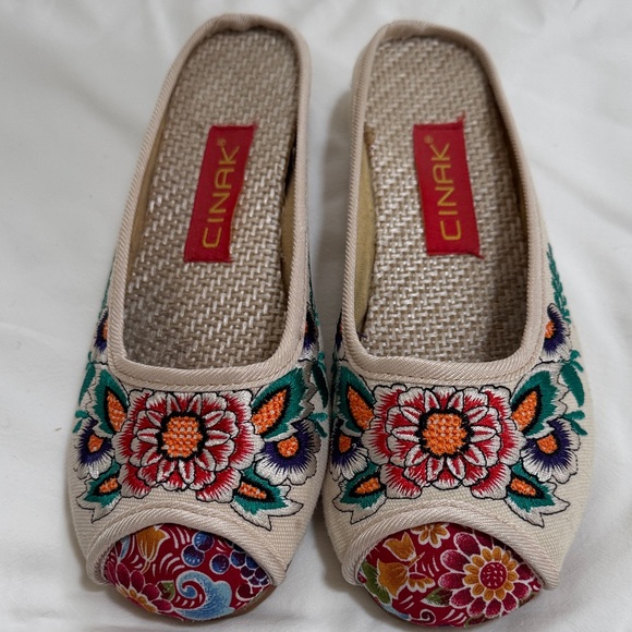 CINAK Size 38 7 EMBROIDERY SLIP-ON FLATS + ORIGINAL ZIP CASE TRAVEL POUCH - Picture 1 of 16